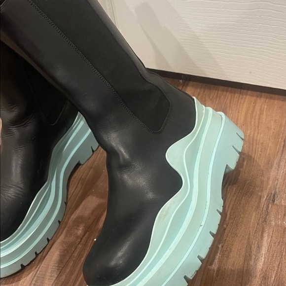 Bottega Veneta Black and Aqua Platform Boots - Picture 5 of 9